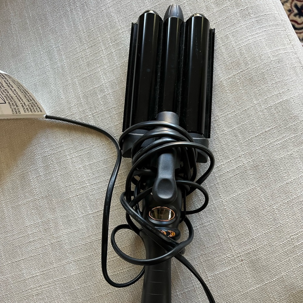 Amika hair waver